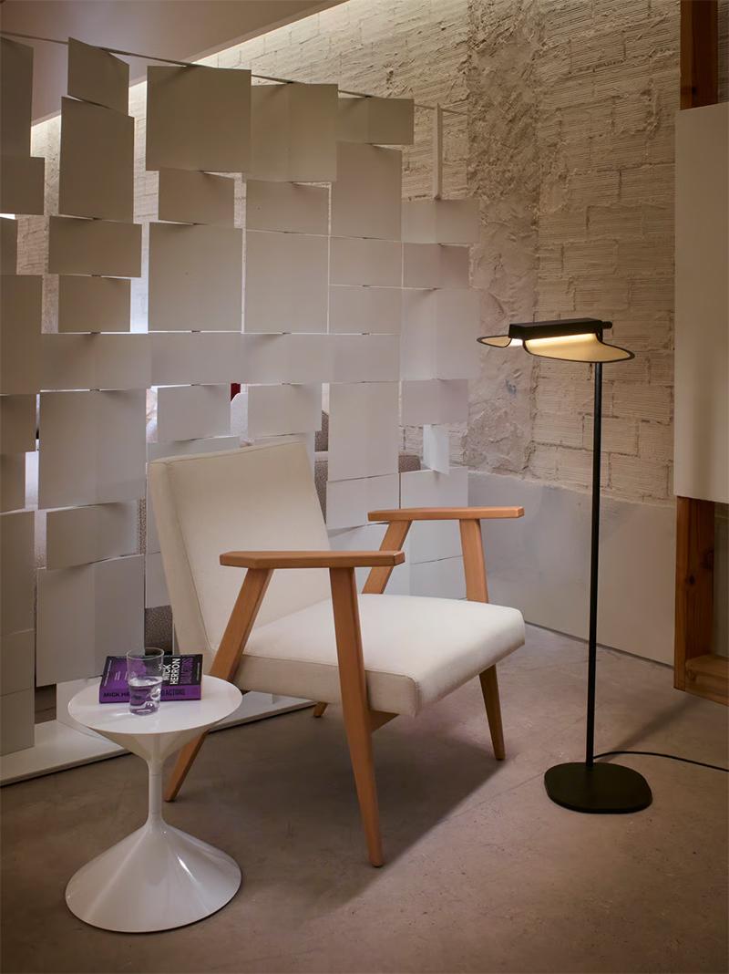 LZF LUZIFER lampada da terra OMMA 1 LEAF 3000K, struttura nera