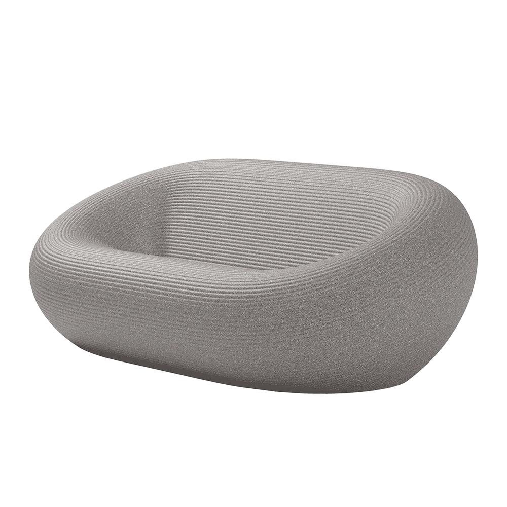 QEEBOO set divano + 2 poltrone + tavolino NAMI Warm Grey, mix materiale riciclato