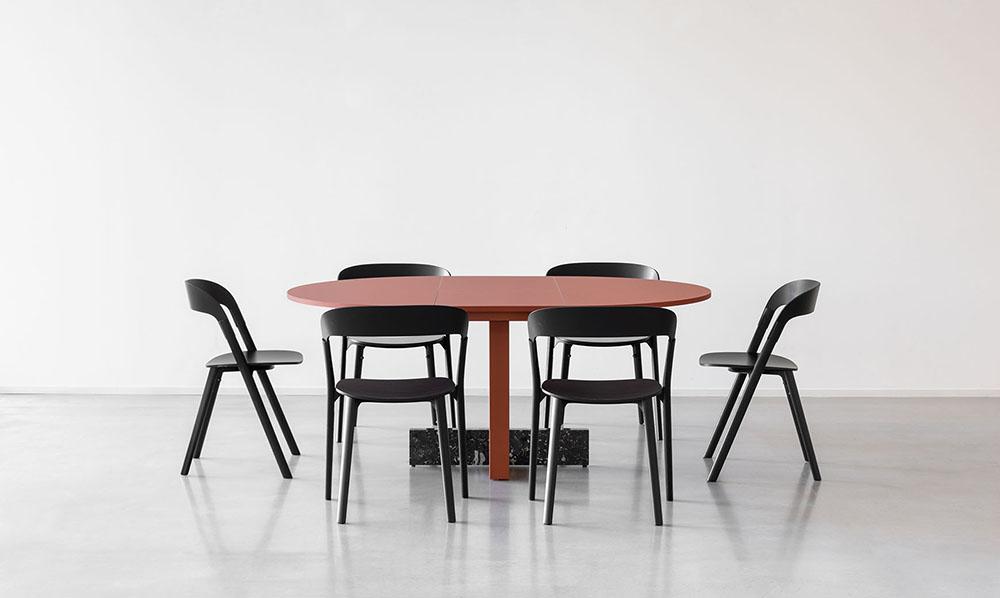 MAGIS extensible round table Pied-à-terre